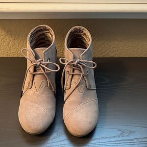 Toms Women's Comfort Lace-Up Ankle Booties in Light Brown (Tan)